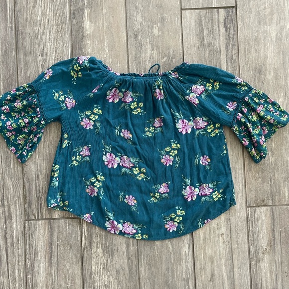 Perfect for back to school!  2 Justice tops - size M! - Picture 4 of 7